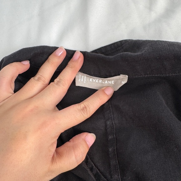 Everlane Women's Linen Black Button Down Shirt - Picture 3 of 4